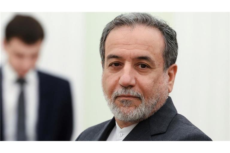 Irans Außenminister Araghtschi reagiert auf Trumps Ankündigung einer Waffenruhe.