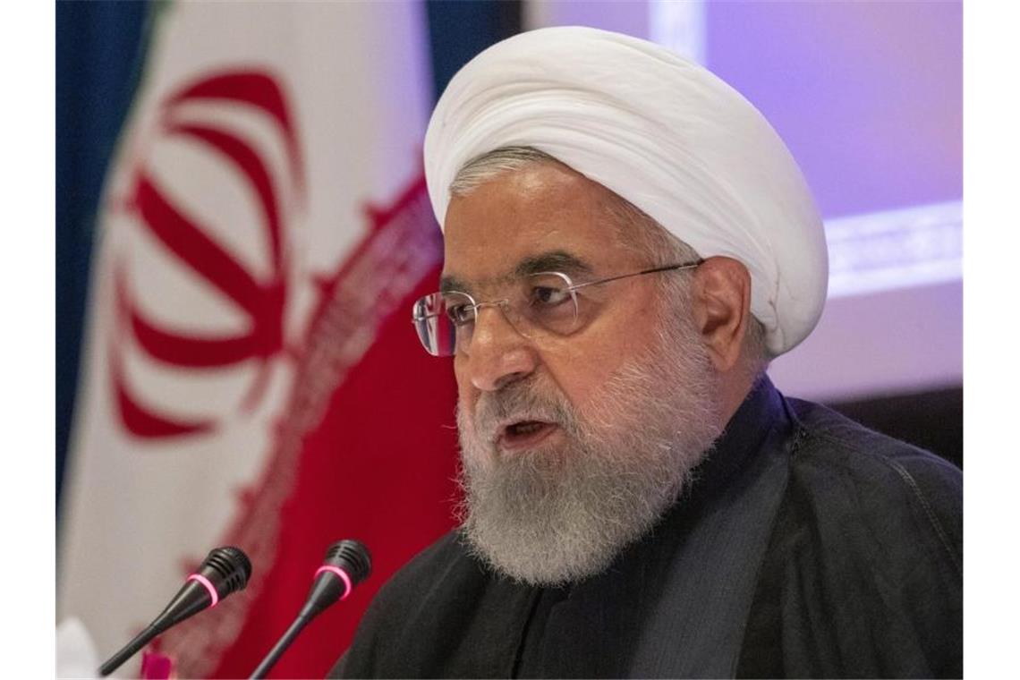 Irans Präsident Hassan Ruhani erhöht im Streit um die Fortsetzung des Atomabkommens den Druck auf die europäischen Vertragspartner. Foto: Mary Altaffer/AP