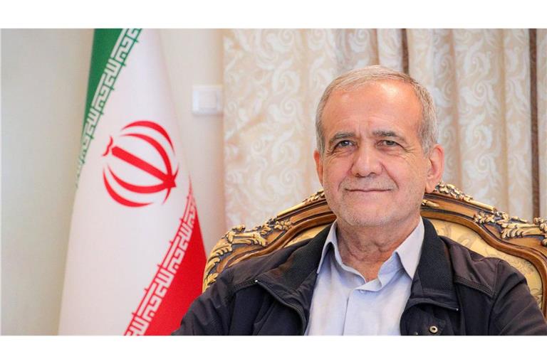 Irans Präsident Massud Peseschkian: Erstmals nach den Bombardierungen seiner Atomanlagen hat die Regierung wieder einen hochrangigen Vertreter der Internationalen Atomenergieorganisation  empfangen.