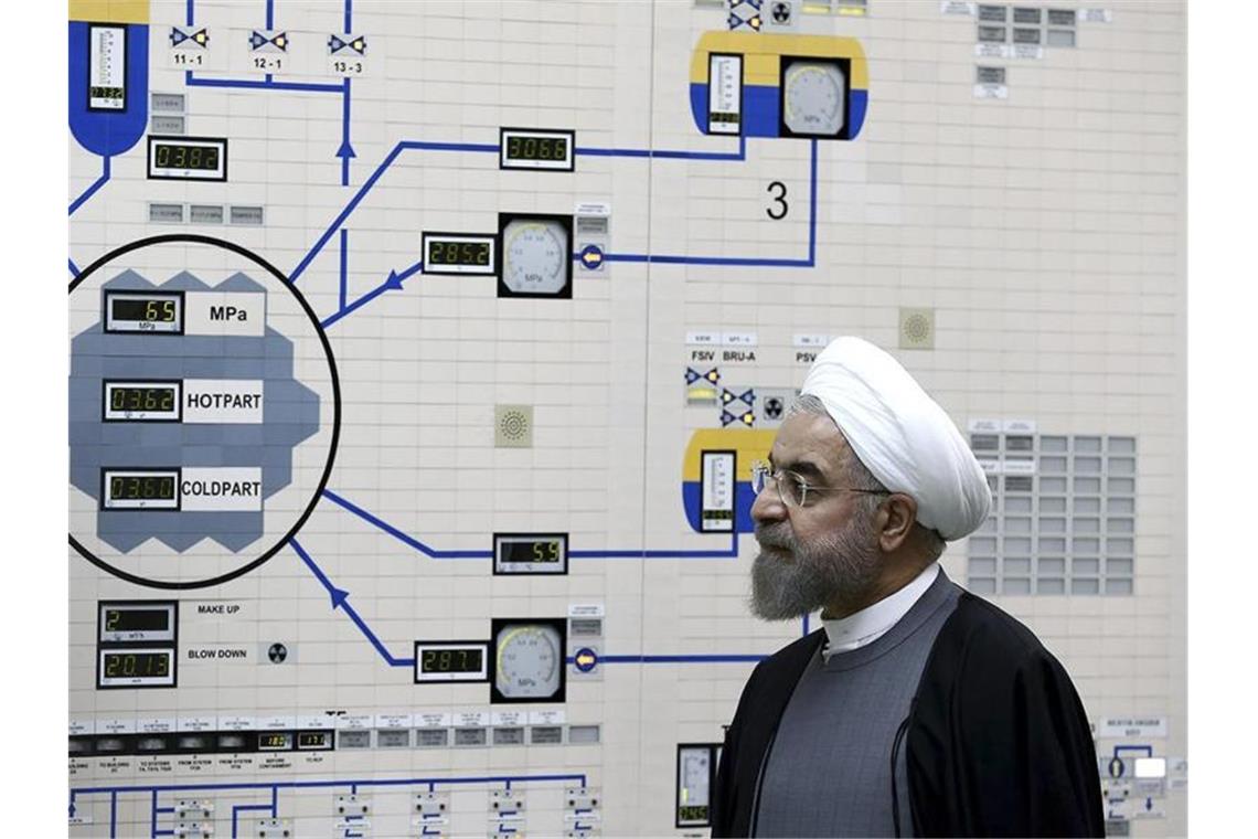 Iran kündigt weiteren Teilausstieg aus Atomvertrag an Irans Präsident Ruhani im Atomkraftwerk Buschehr. Foto: Mohammad Berno/Iranian President's Office/AP