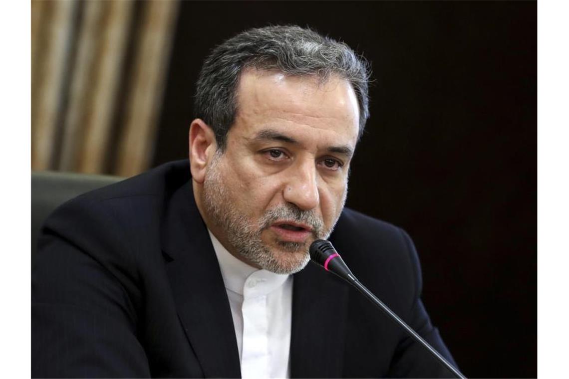 Iran: Keine Verhandlungen mit USA bei Atomtreffen Irans Vizeaußenminister Abbas Araghchi stellt vor dem Atomtreffen in Wien Forderungen an Washington: „Irans Politik diesbezüglich ist klar und einfach: Die USA müssen zum Wiener Atomabkommen zurück.“. Foto: Ebrahim Noroozi/AP/dpa