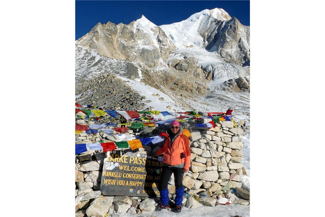 Backnangerin ist mit 66 auf Trekkingtour im Himalaja Irene Baum am höchsten Punkt ihrer Reise: Auf dem Larke Pass auf 5106 Metern.