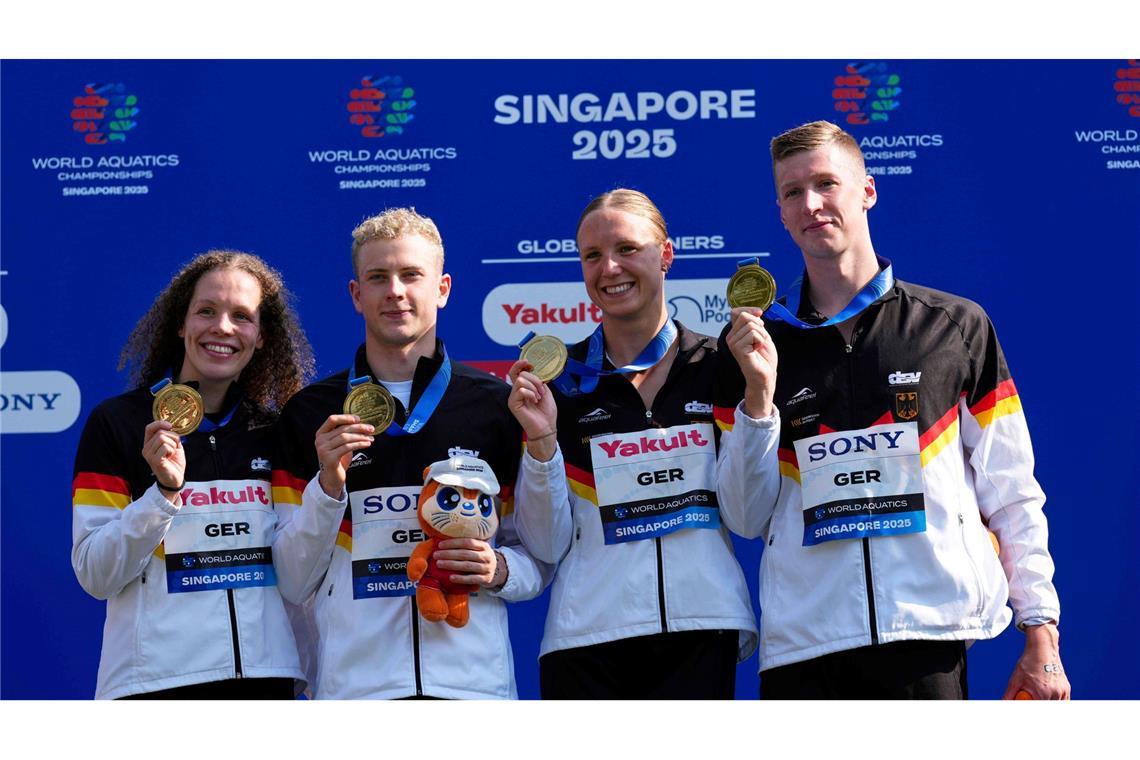 Erleichterte Gose schwimmt ins WM-Finale: "Befreit rangehen" Isabel Gose (2.v.r.) hat in Singapur schon Gold im Freiwasser gewonnen.