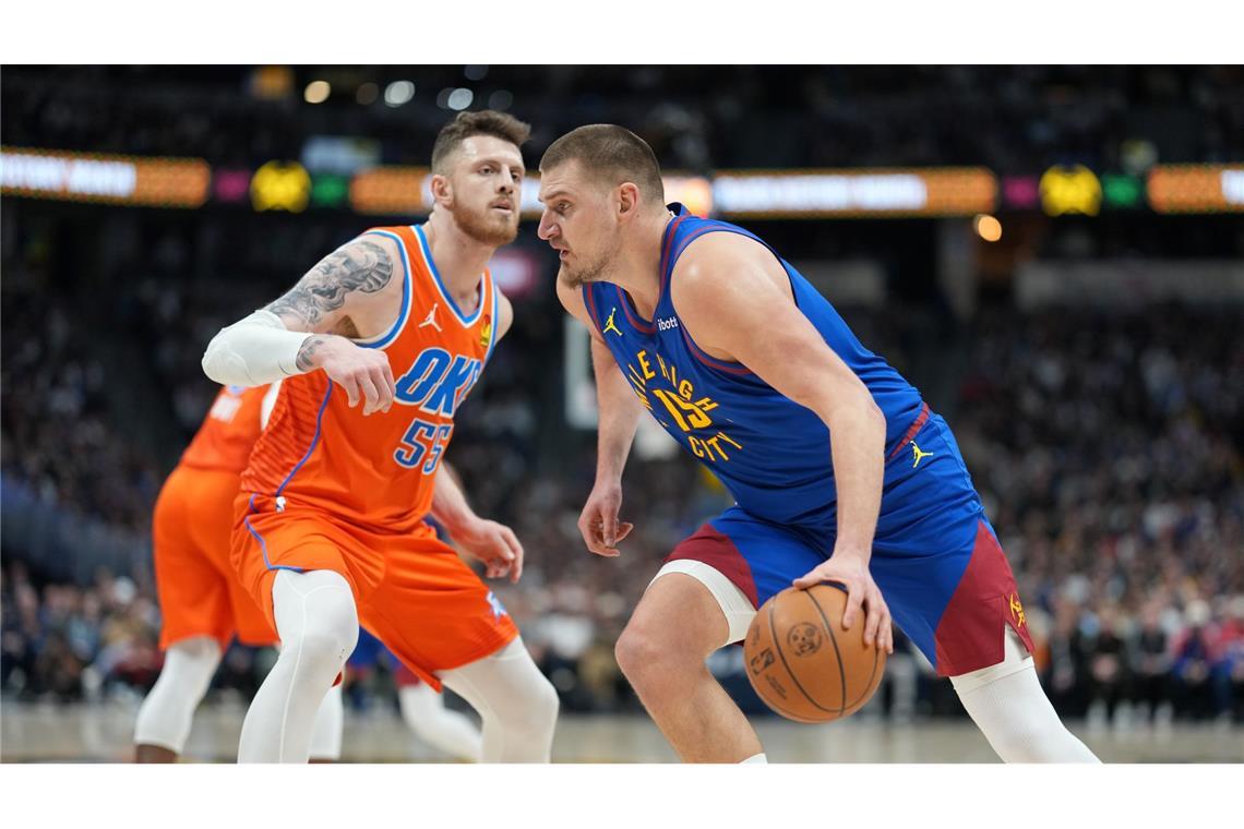 Isaiah Hartenstein (l.) und Nikola Jokic standen erst zum zweiten Mal nach langer Verletzungspause auf dem Parkett.