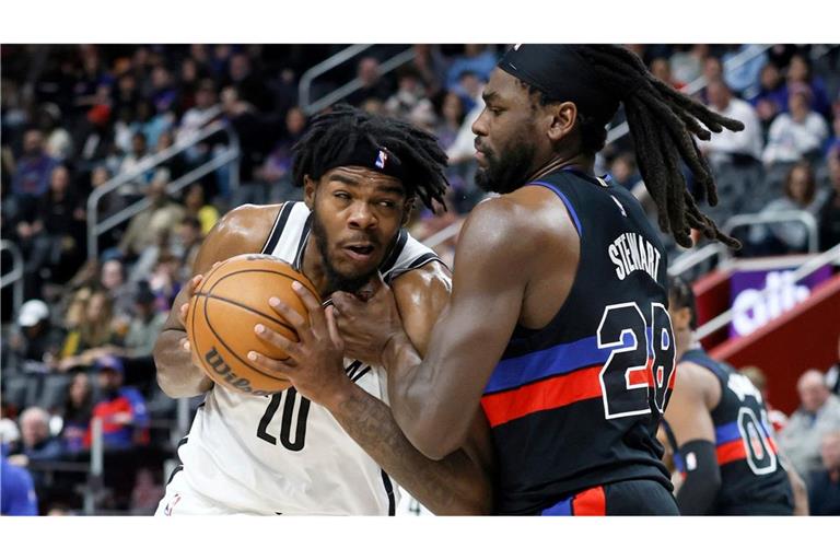 Isaiah Stewart (r) und Detroit Pistons besiegten die Brooklyn Nets.
