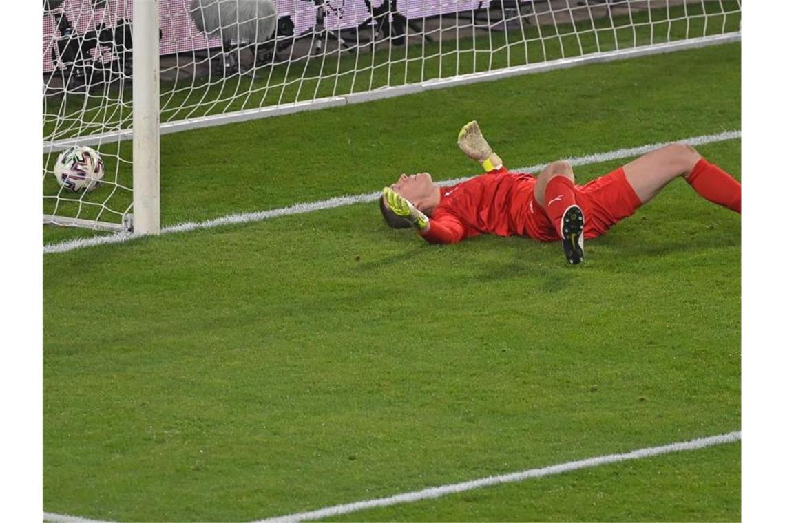 Drei Tore nach Corona-Schreck: Erstes Geschenk für Löw Islands Torwart Hannes Halldorsson ist nach dem dritten Gegentor bedient. Foto: Tobias Schwarz/AFP-Pool/dpa