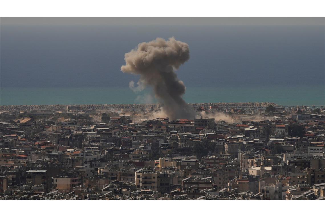 Israel bombardierte am Mittwoch zahlreiche Hisbollah-Ziele im Libanon - dabei wurden mehr als 300 Menschen getötet.