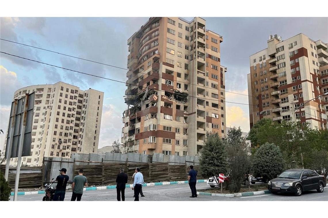 Iran startet Gegenangriff mit Raketen auf Israel Israel hat iranische Generäle direkt in ihren Wohnungen angegriffen.