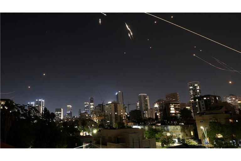 Israel Luftabwehr ist auch in der Nacht aktiv.