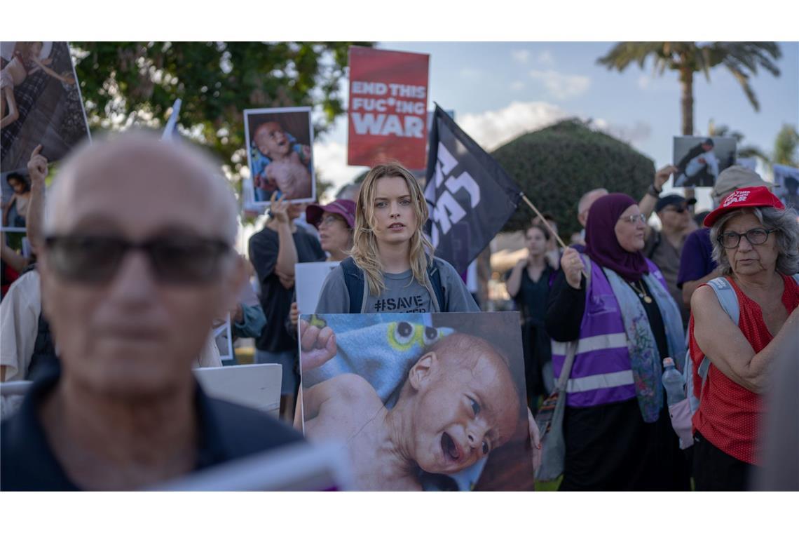 Israelis protestieren in Yad Mordechai gegen die Hungersnot in Gaza und fordern ein Ende des Krieges und die Freilassung der Geiseln.