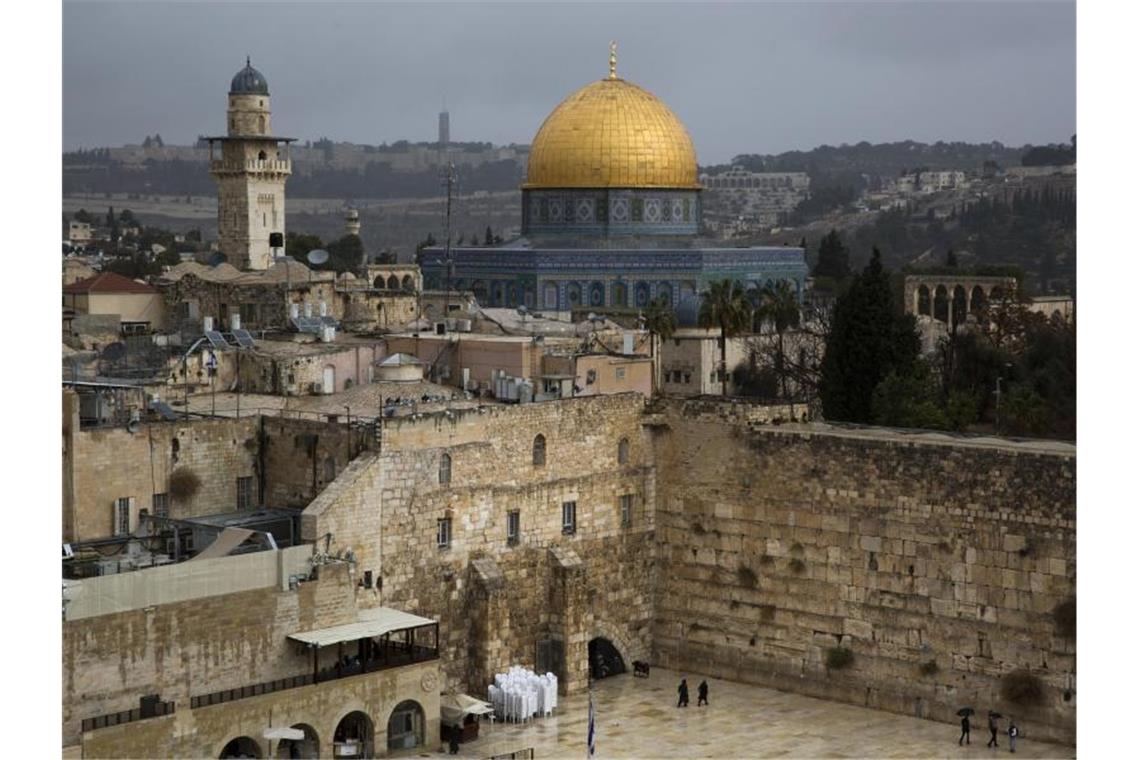 Israelis und Palästinensern heilig: der Tempelberg in Jerusalem mit der Klagemauer und dem Felsendom. Foto: Oded Balilty/AP/dpa