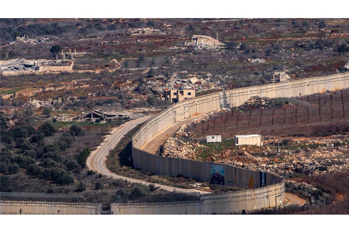 Bericht: Sturm auf Lebensmittel-Verteilungszentrum in Gaza Israelische Bodentruppen rücken Berichten zufolge im Libanon vor. (Archivbild)