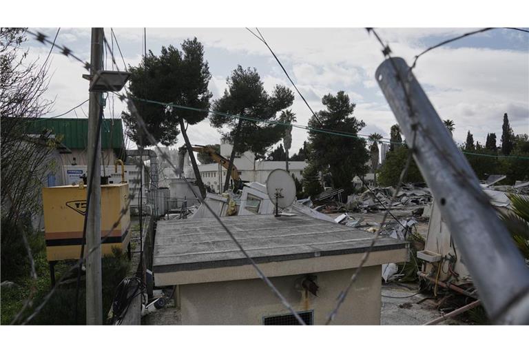 Israelische Bulldozer zerstören in Ost-Jerusalem Gebäude im Hauptquartier des UN-Palästinenserhilfswerks UNRWA.
