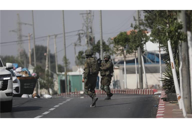 Israelische Soldaten drangen am Samstag in die Stadt Hebron ein und vertrieben rund 2000 Palästinenser aus ihren Häusern.