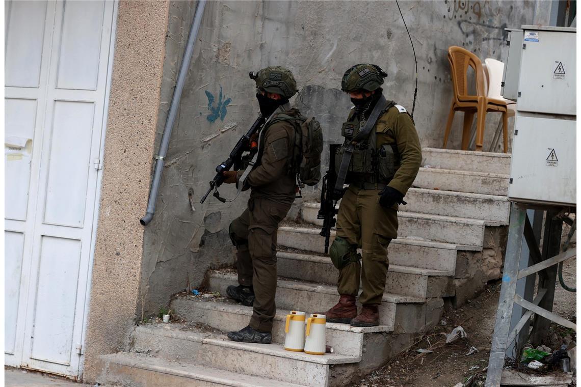 Netanjahu warnt Einwohner der Stadt Gaza: „verschwinden Sie" Israelische Soldaten im Einsatz im Westjordanland.