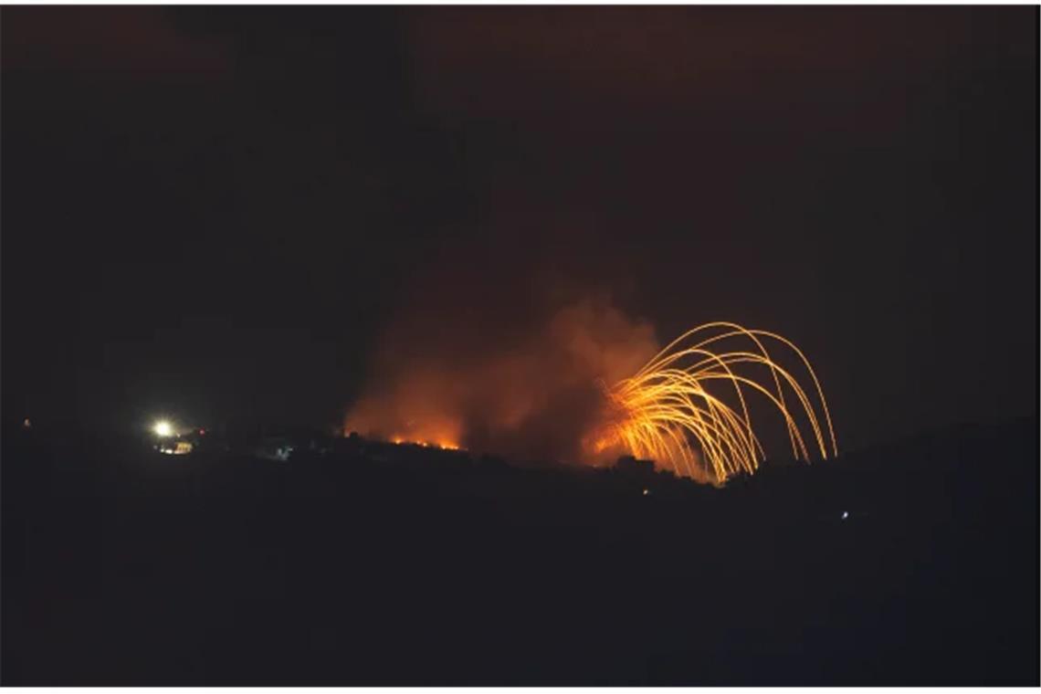 Netanjahu warnt Einwohner der Stadt Gaza: „verschwinden Sie" Israelischer Granatenbeschuss trifft ein Gebiet im Südlibanon, von Nordisrael aus gesehen.