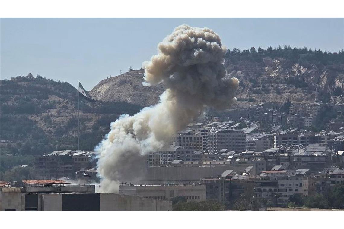 Israel greift Syriens militärische Führung in Damaskus an Israels Armee greift nach tagelanger Gewalt im Süden Syriens Ziele in Damaskus an.