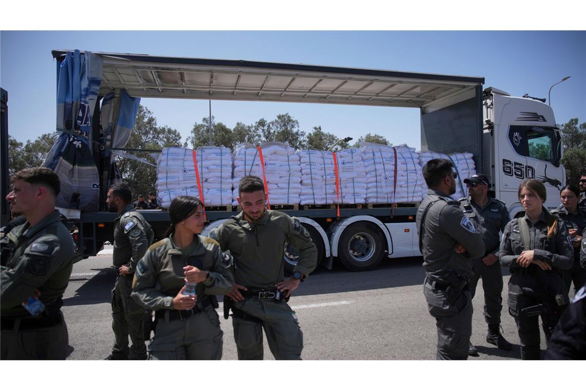 Bericht: Mindestens 21 Tote bei Angriffen Israels in Gaza Israels Armee hat die verhängte Blockade für Hilfsgüter vor ein paar Tagen etwas gelockert. (Archivbild)