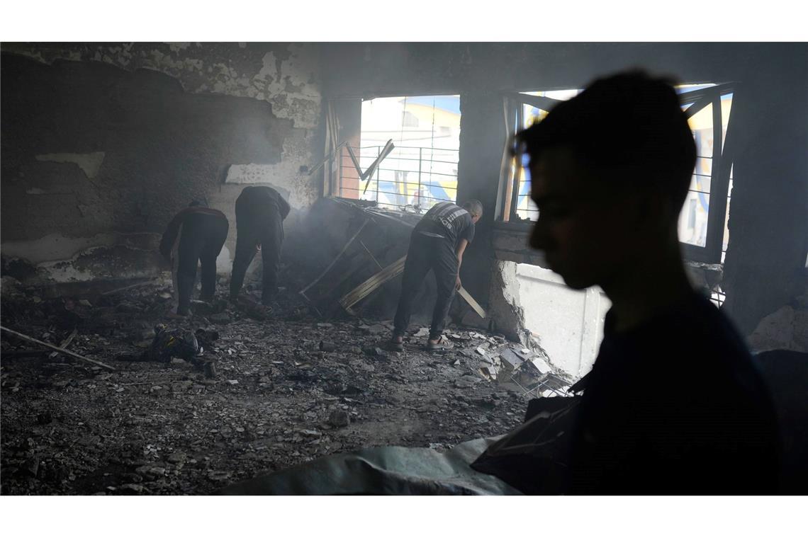 Tote bei Angriff in Gaza - Israel: Ziel war Hamas-Zentrale Israels Armee hat eigenen Angaben zufolge eine Zentrale von Terrororganisationen in der Stadt Gaza angegriffen.