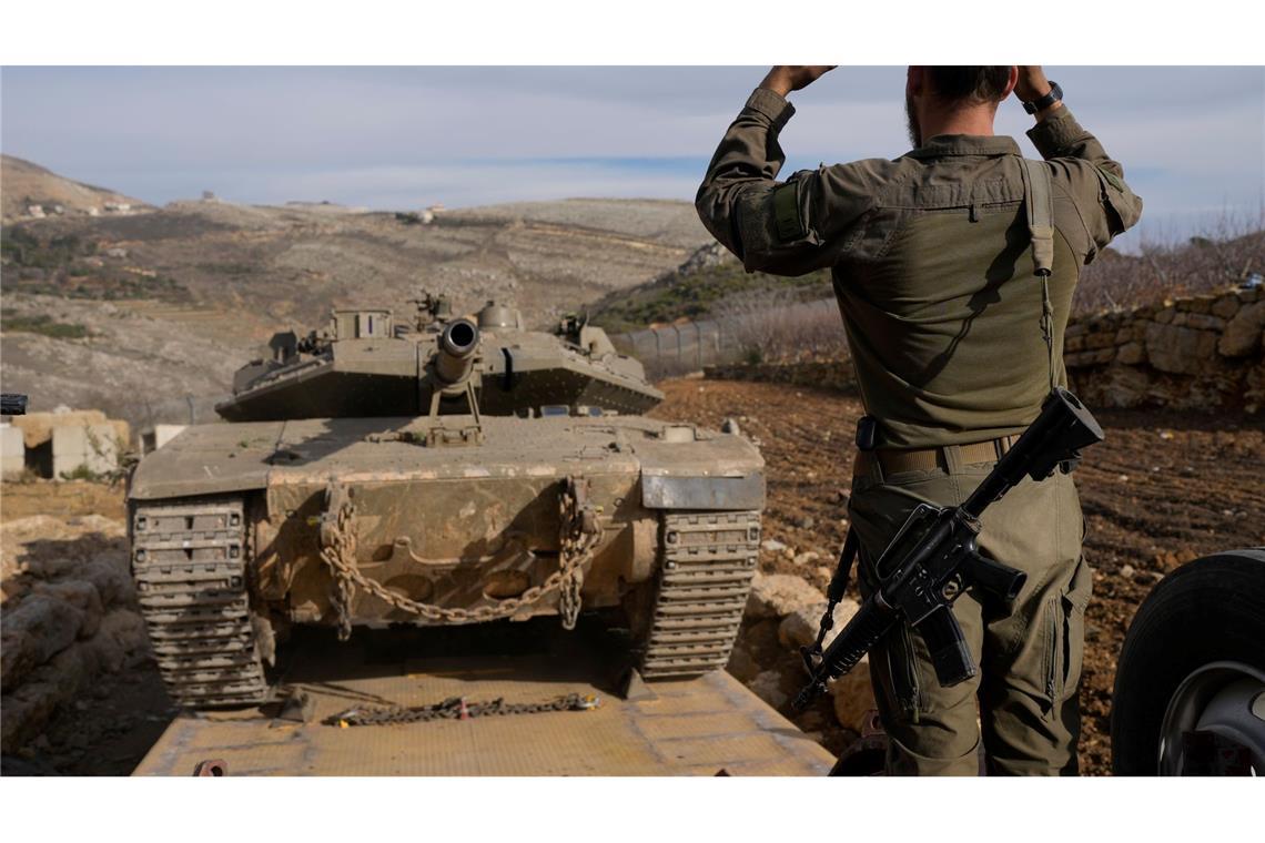 Rebellen in Syrien bemühen sich um Kontakte ins Ausland Israels Armee ist weiter in der Pufferzone in Syrien im Einsatz. (Archivbild)