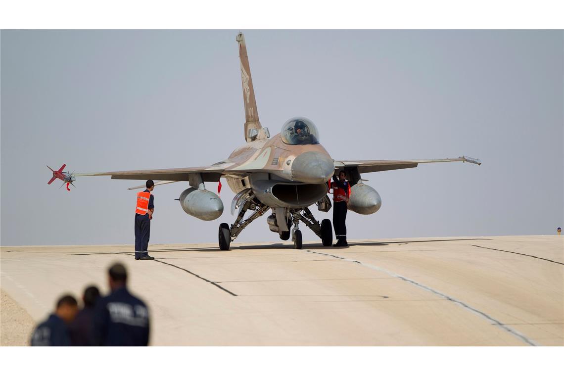 Israels Armee: Luftangriffe im Iran gehen weiter Israels Luftwaffe greift nach eigenen Angaben erneut Ziele im Iran an. (Archivbild)