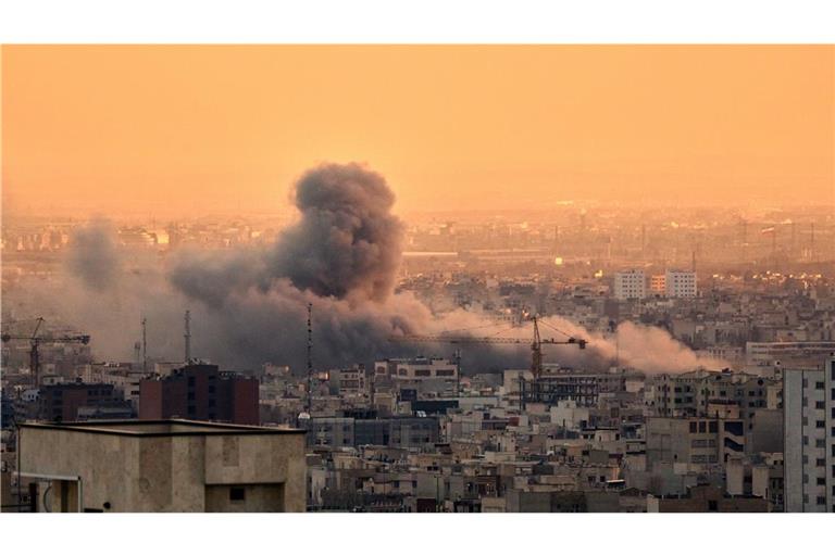 Israels Luftwaffe hat laut Militärangaben in  Teheran einen wichtigen militärischen Komplex bombardiert (Archivfoto).