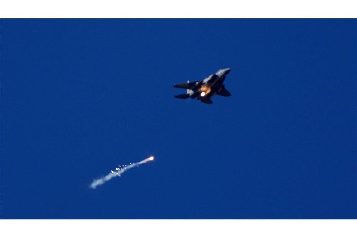 Israels Luftwaffe hat nach Angaben der Armee weitere Raketenstellungen im Iran angegriffen. (Archivbild)