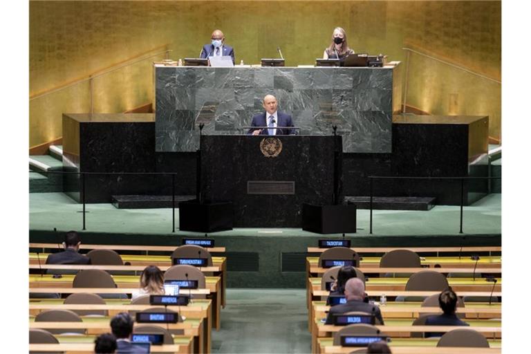 Israels Ministerpräsident Naftali Bennett spricht bei der UN-Vollversammlung in New York. Foto: John Minchillo/POOL AP/dpa
