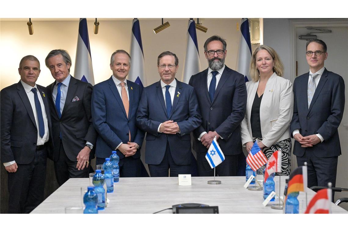 Israels Armee: Tote Geisel im Gazastreifen geborgen Israels Präsident Herzog hofft bei einem Treffen mit Krisenbeauftragten auf Fortschritte bei den Geisel-Verhandlungen.