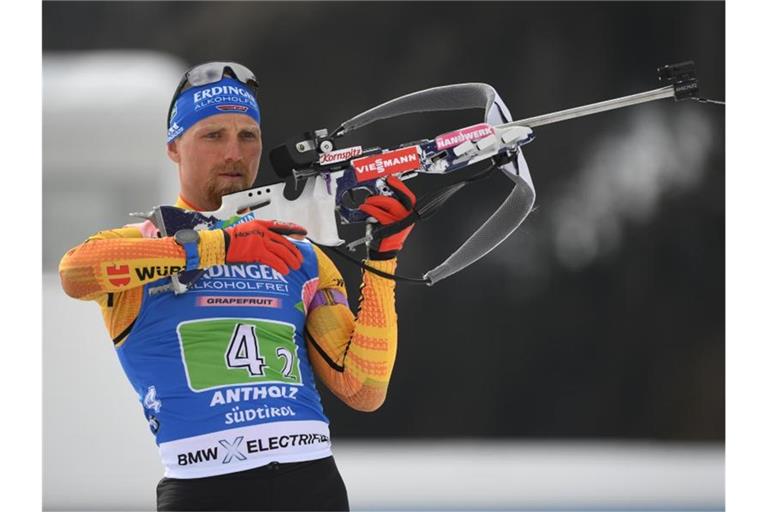 Ist als Ersatzmann zur Biathlon-WM gekommen: Erik Lesser beim Anschiessen. Foto: Hendrik Schmidt/dpa