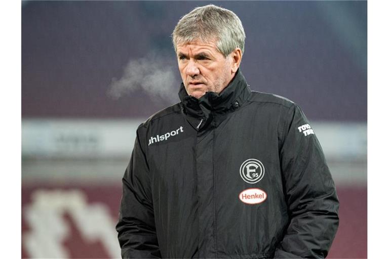Ist bei Fortuna Düsseldorf in die Kritik geraten: Trainer Friedhelm Funkel. Foto: Tom Weller/dpa