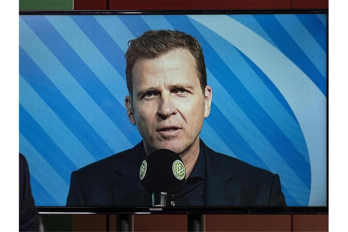 Gehaltsverzicht von Löw, Bierhoff und Watzke Ist bereit auf einen Teil seines Gehalts zu verzichten: DFB-Direktor Oliver Bierhoff nimmt an einer Video-Pressekonferenz des DFB teil. Foto: Thomas Böcker/DFB/dpa