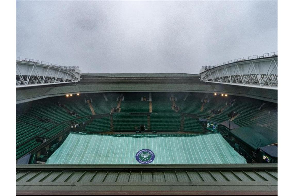 Das bringt der Tag in Wimbledon Ist das Wetter zu schlecht, kann das Dach des Centre Court geschlossen werden. Foto: Aeltc Pool/PA Wire/dpa