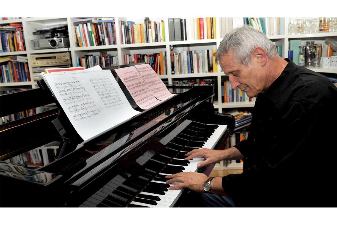 Konstantin Wecker kann kaum noch Klavier spielen Ist der Alkohol die Ursache? Konstantin Wecker kann nach eigenen Angaben nur noch einfache Lieder spielen.