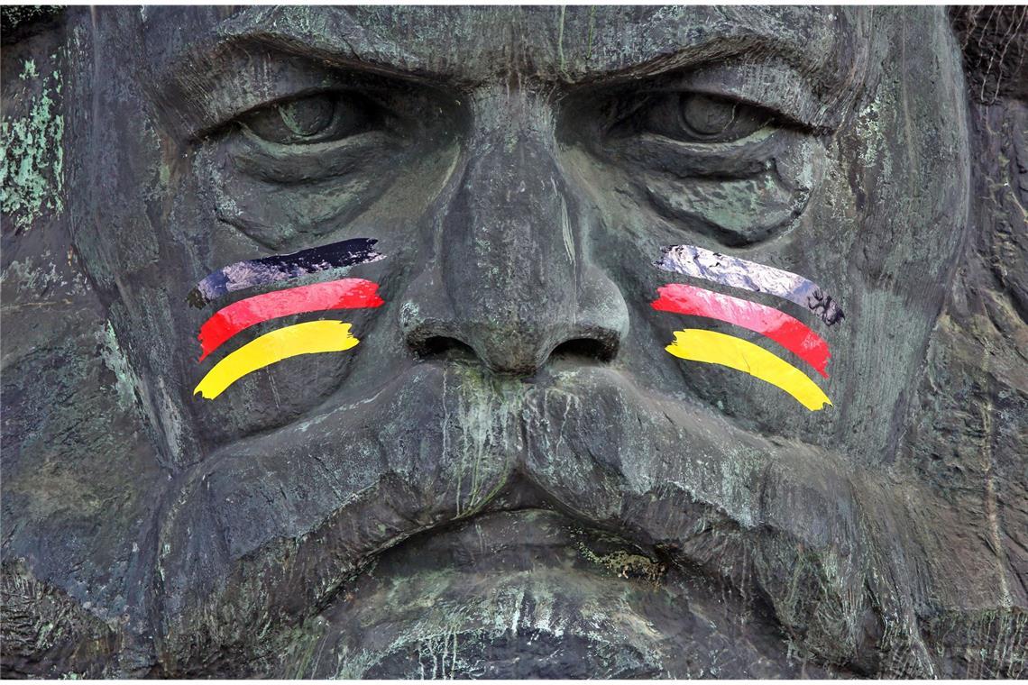 Ist deshalb alles falsch, was der Philosoph mit dem Prophetenbart auf Tausenden von Seiten ausgebreitet hat? „Mitnichten“, sagt der langjährige Chef des Ifo-Instituts für Wirtschaftsforschung in München, Hans-Werner Sinn. Vor allem Marx’ Krisentheorien seien heute wieder „hochaktuell“.