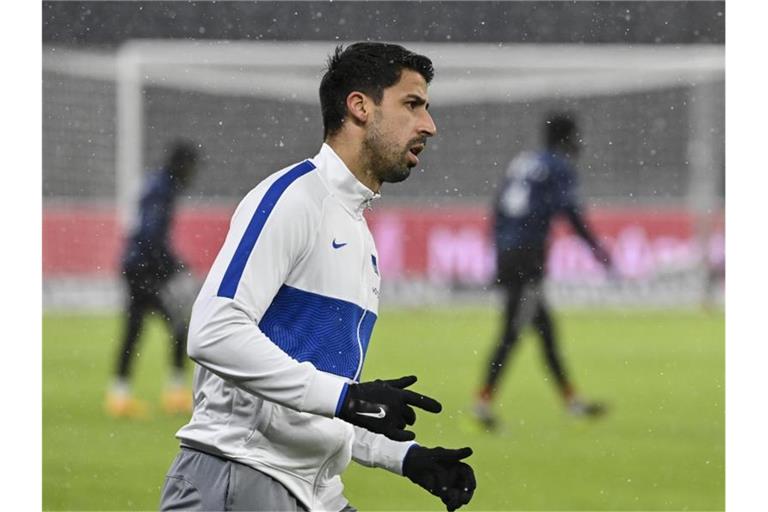 Ist erstmals als Gegner bei einem Bundesliga-Spiel in Stuttgart zu Gast: Hertha-Winterneuzugang Sami Khedira. Foto: John Macdougall/AFP-Pool/dpa