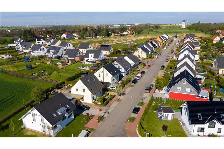 Ist für eine Mehrheit der Deutschen der Wohntraum: das freistehende Einfamilienhaus. (Symbolbild)
