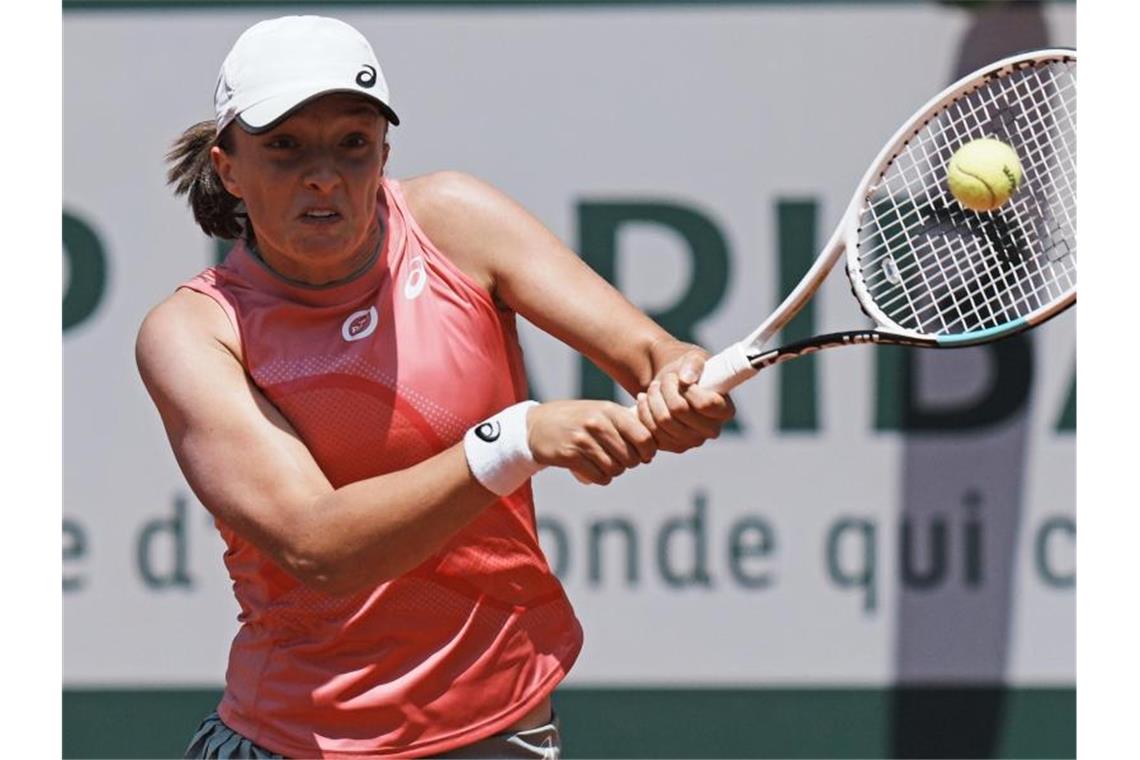 Debütantinnen-Ball: Vier Halbfinal-Premieren bei French Open Ist in Paris im Viertelfinale ausgeschieden: Titelverteidigerin Iga Swiatek. Foto: Thibault Camus/AP/dpa