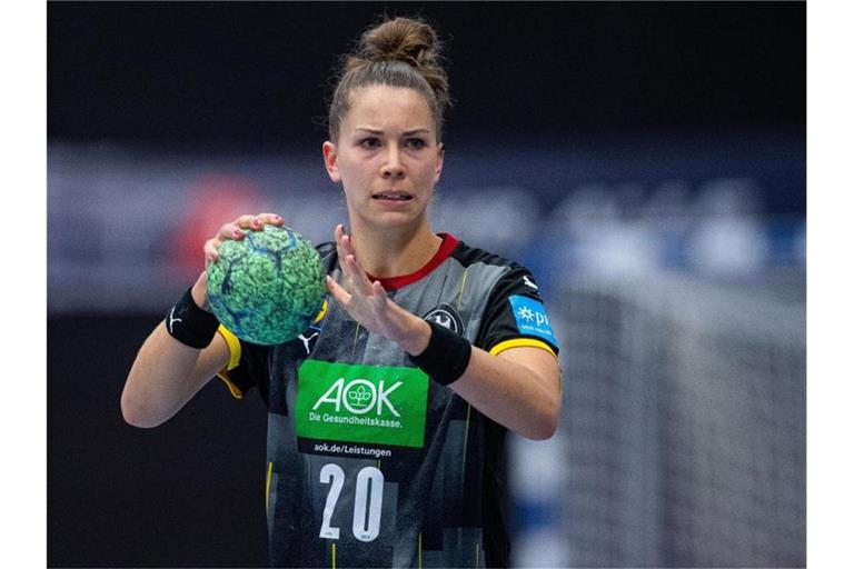 Ist mit Deutschlands Handballerinnen bei der WM in Spanien gefordert: Emily Bölk. Foto: Guido Kirchner/dpa