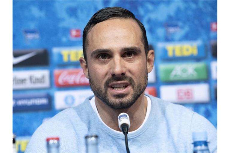 Ist mit Hertha in Paderborn gefordert: Alexander Nouri. Foto: Paul Zinken/dpa