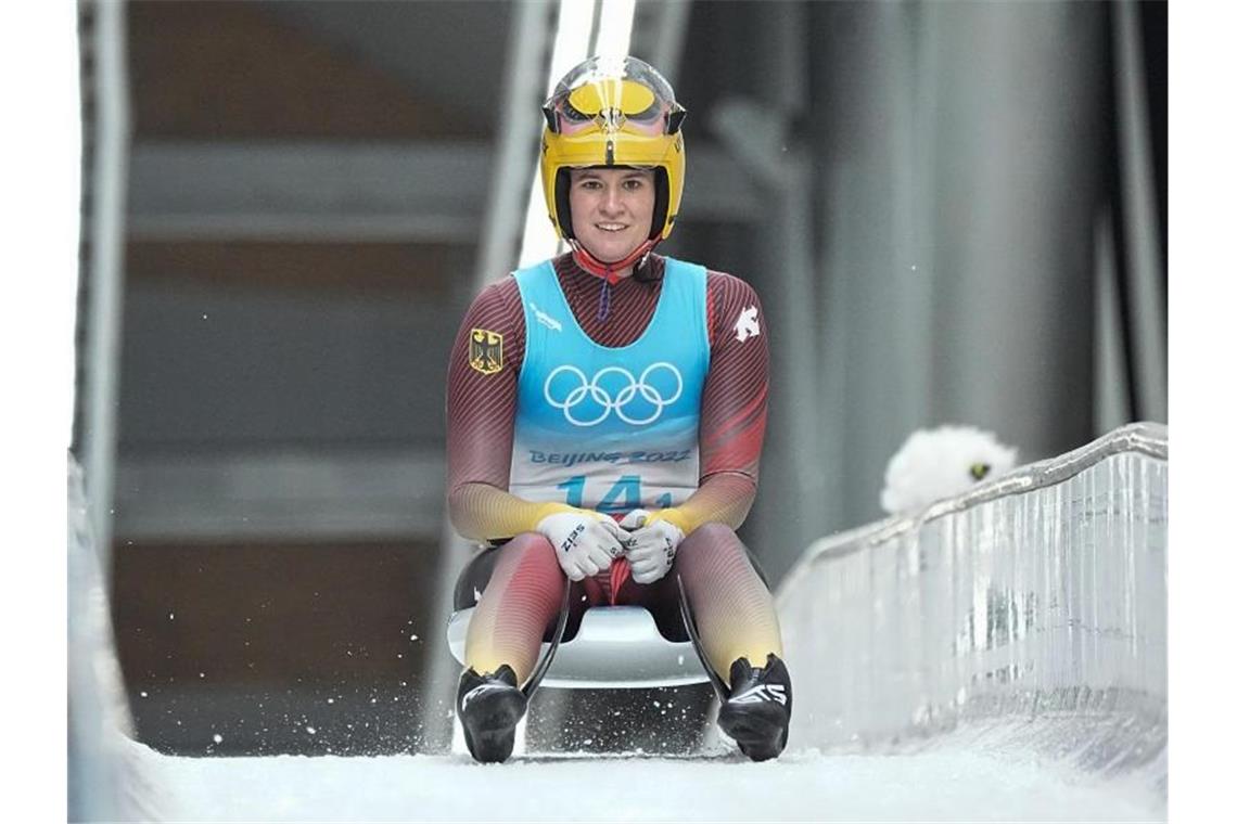Ist mit ihrer sechsten Goldmedaille bei Winterspielen deutsche Rekord-Olympiasiegerin: Natalie Geisenberger. Foto: Michael Kappeler/dpa