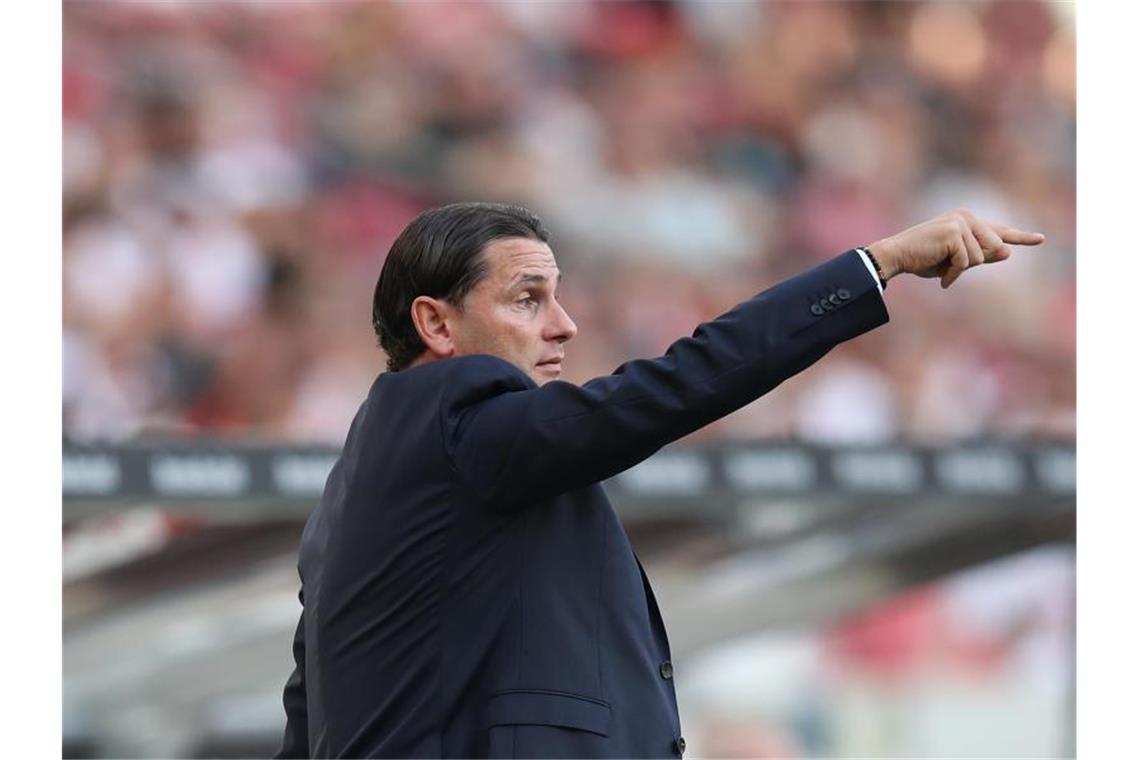 „Wollen Erster werden“: Leverkusen in Sevilla gefordert Ist mit Leverkusen in Sevilla gefordert: Bayer-Coach Gerardo Seoane. Foto: Tom Weller/dpa