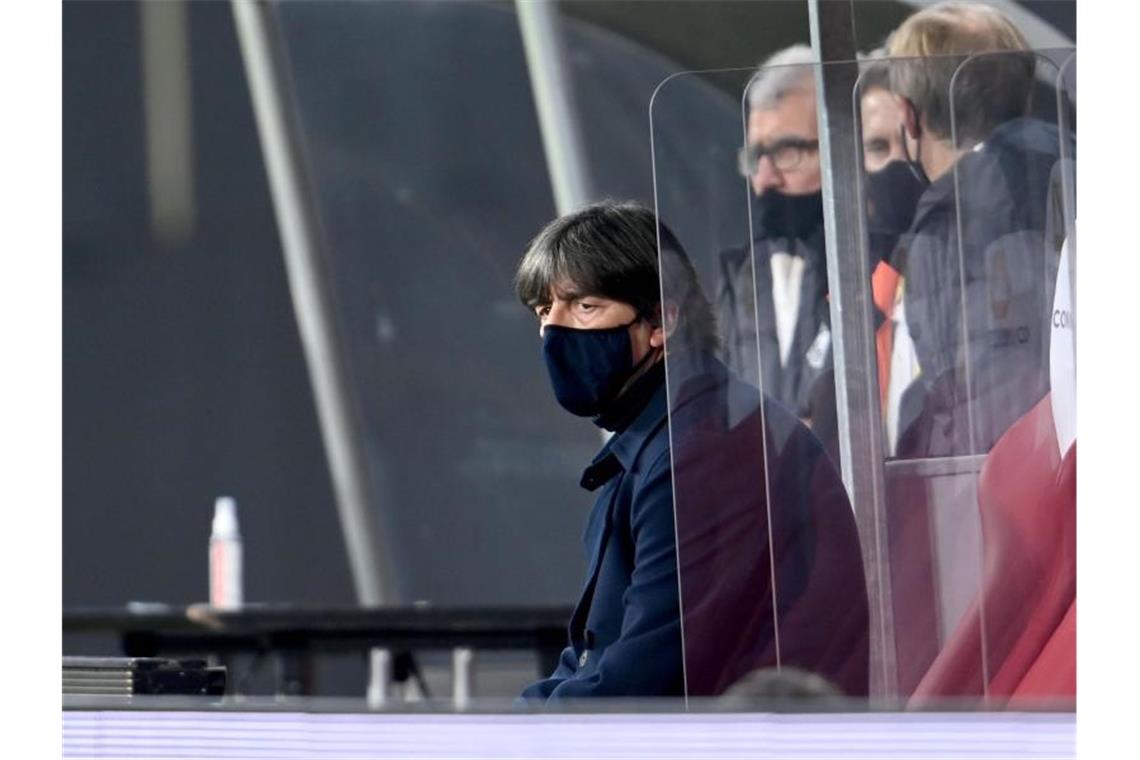 Quälende Schadensanalyse: Vertrauensfrage für Löw und DFB Ist nach dem 0:6 in Spanien deutlich angezählt: Bundestrainer Joachim Löw. Foto: Robert Michael/dpa-Zentralbild/dpa