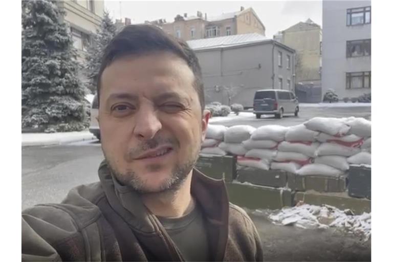Ist nicht bereit, die Unabhängigkeit der selbst ernannten „Volksrepubliken“ sowie die russische Herrschaft über die Krim anzuerkennen: Ukraines Präsident Wolodymyr Selenskyj. Foto: Uncredited/Ukrainian Presidential Press Office/AP/dpa