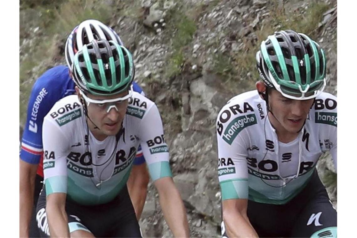 Edelhelfer Mühlberger traut Buchmann den Tour-Sieg zu Ist von der starken Entwicklung Emanuel Buchmanns (l) angetan: Gregor Mühlberger (r) vom Team Bora-hansgrohe. Foto: Thibault Camus/AP