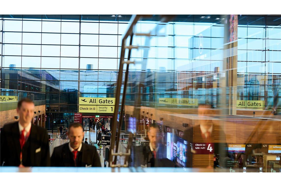 IT-Experten sind weiter am Werk.