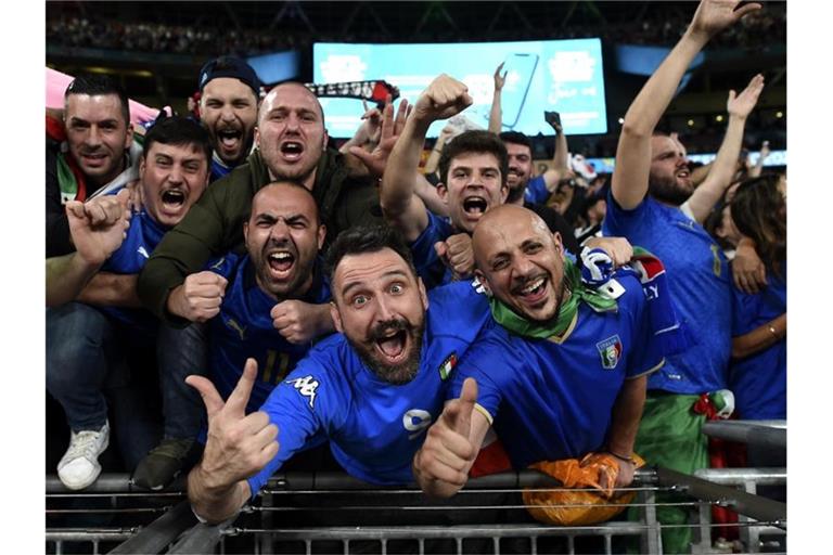 Italien gewinnt das Finale im Elfmeterschießen mit 3:2 und ist Fußball-Europameister. Foto: Paul Ellis/Pool AFP/AP/dpa
