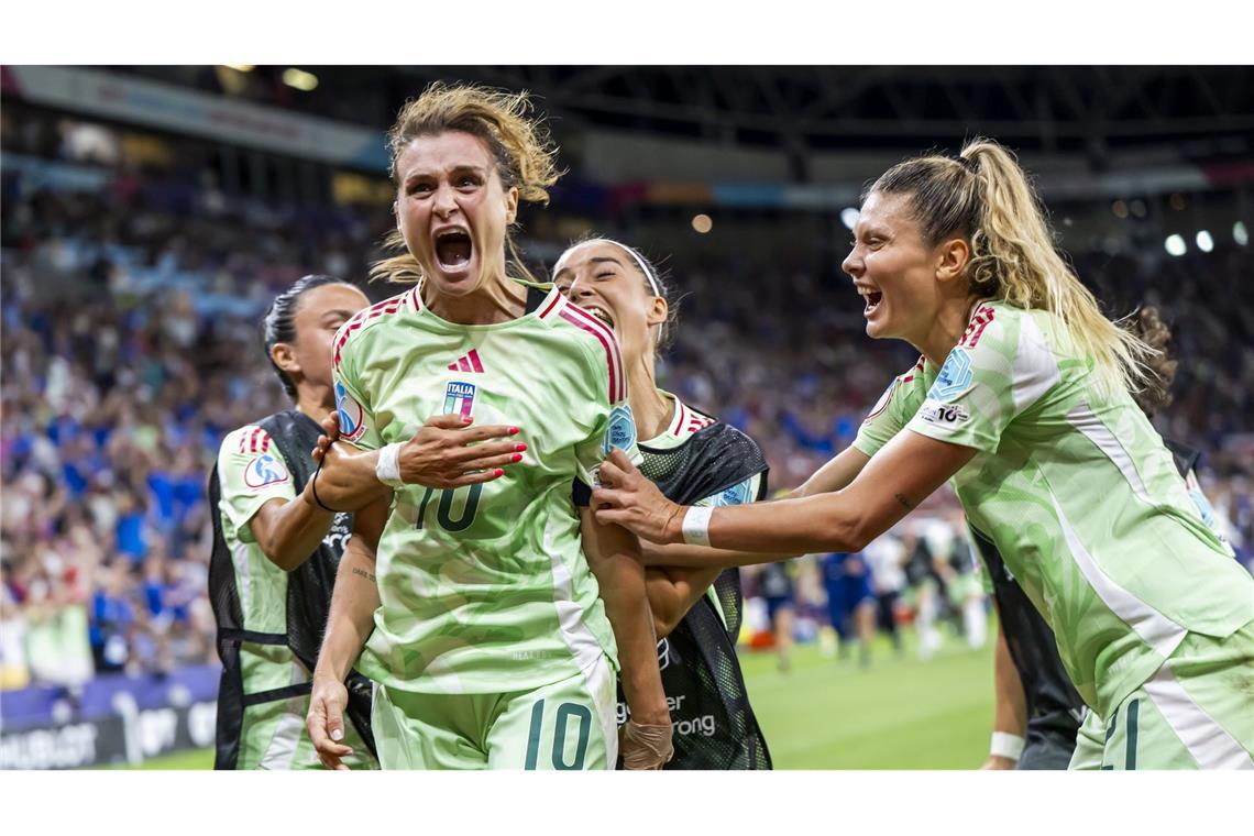 Bilder des Tages Italiens Cristiana Girelli feiert ein Tor beim Spiel gegen Norwegen im Viertelfinale der EM in der Schweiz.