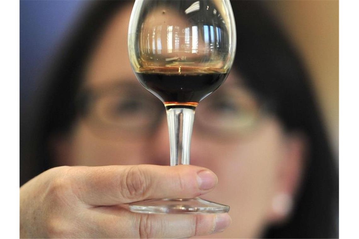 Essig-Streit zwischen Italien und Slowenien um den Balsamico Italiens Essig-Hersteller gehen in eine neue Runde in ihrem hartnäckigen Kampf um die Qualität und den Namen ihrer Produkte. Foto: picture alliance / dpa