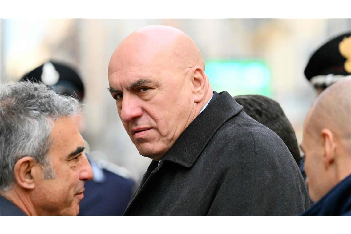 Italinens Verteidigungsminister Guido Crosetto (M.) sprach in Zusammenhang mit entsprechenden Überlegungen mehrerer Partner in Rom von einem „Witz“ (Archiv).